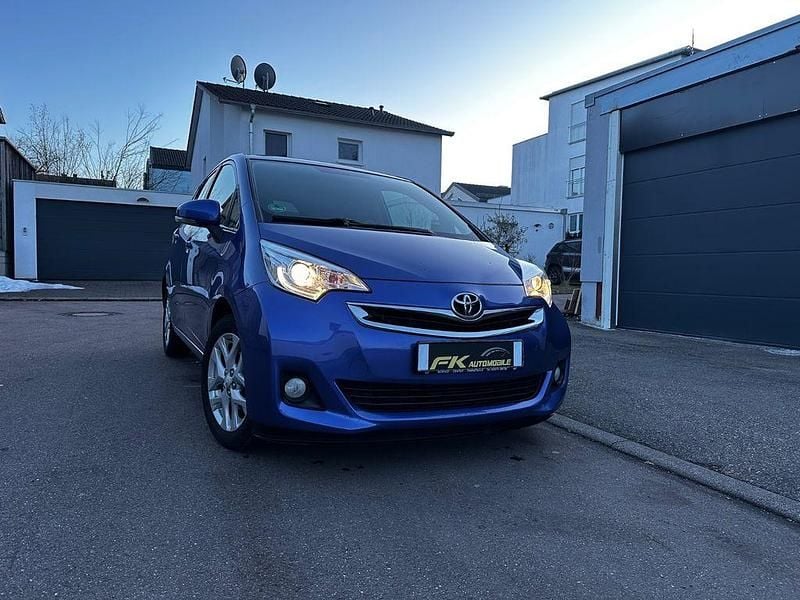 Gebraucht Toyota Verso-S 99 PS (72 kW) 2015 Blau Van / Kleinbus