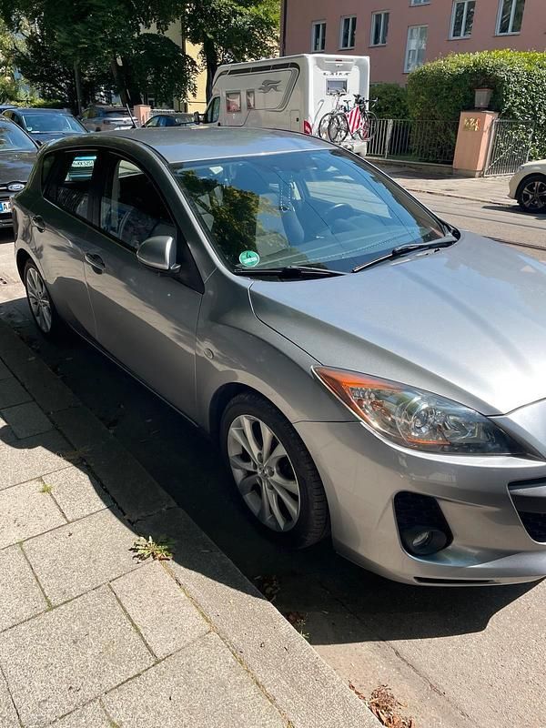 Grau Gebraucht 2011 Mazda 3 Center-Line Limousine | 3.800 € (Teuer) - Bild 1/4