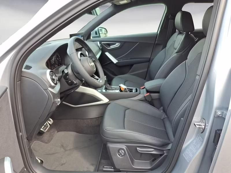 Neu Audi Q2 Advanced Plus 190 PS (139 kW) 2026 Silber SUV