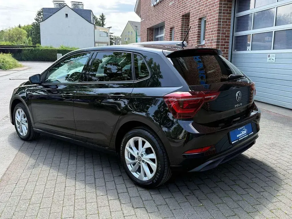 Gebraucht VW Polo Style 95 PS (69 kW) 2022 Deep black perleffekt (metallic) Kleinwagen
