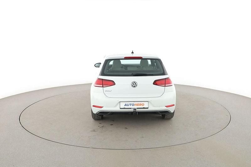 Gebraucht VW Golf VII Comfortline 2017 Weiß Limousine