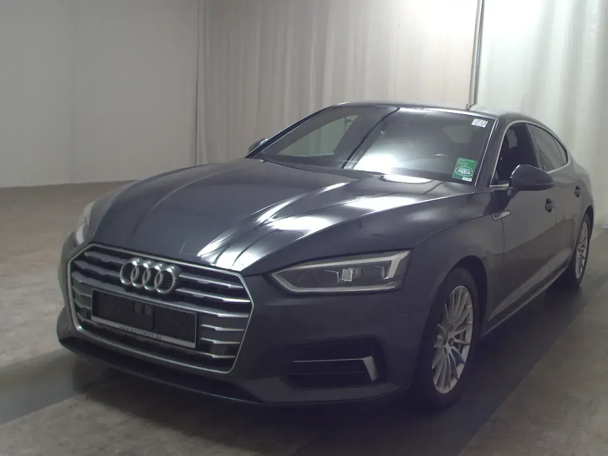 Gebraucht Audi A5 Sportback Sport 163 PS (119 kW) 2020 Manhattangrau (metallic) Kleinwagen
