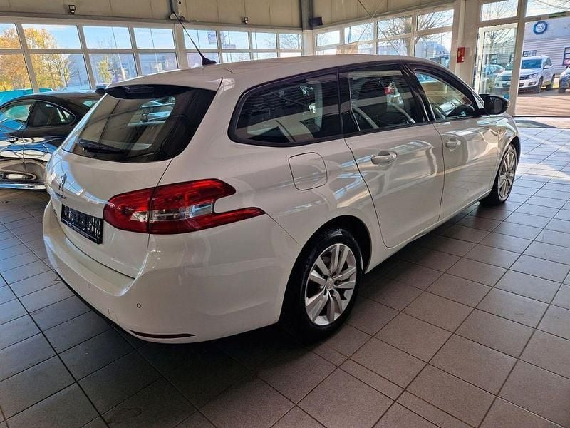 Gebraucht Peugeot 308 SW Active 131 PS (96 kW) 2019 Weiß Kombi