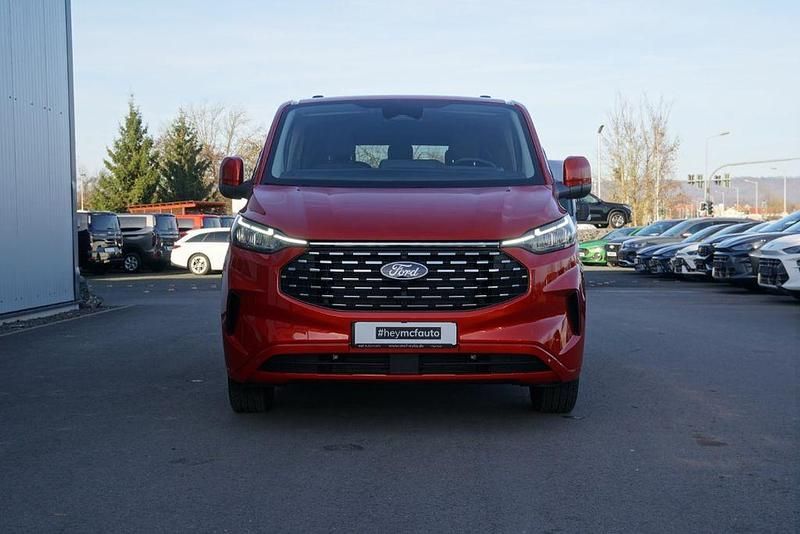 Gebraucht Ford Tourneo Titanium 136 PS (100 kW) 2024 Rot Van / Kleinbus