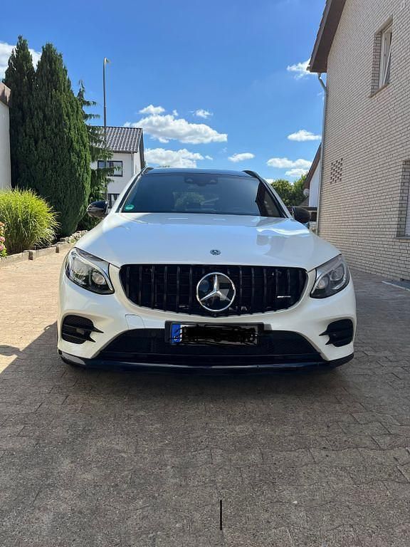 Weiß Gebraucht 2017 Mercedes GLC43 AMG AMG SUV | 39.600 € (Teuer) - Bild 1/4