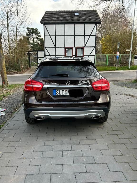 Gebraucht Mercedes GLA250 211 PS (155 kW) 2014 Braun SUV