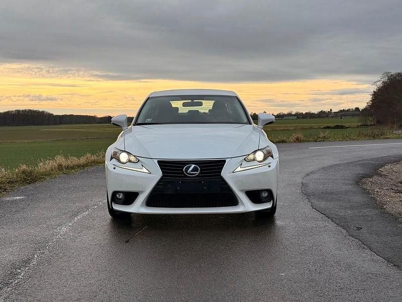 Gebraucht Lexus IS300h Sport Line 223 PS (164 kW) 2015 Weiß Limousine
