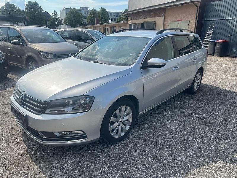 Reflexsilber Gebraucht 2014 VW Passat Comfortline Kombi | 6.850 € (Guter Preis) - Bild 1/4