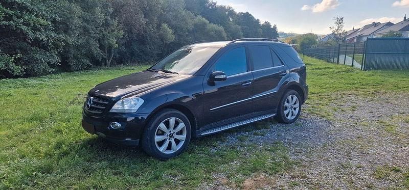 Schwarz Gebraucht 2007 Mercedes ML420 SUV | 4.880 € (Teuer) - Bild 1/4