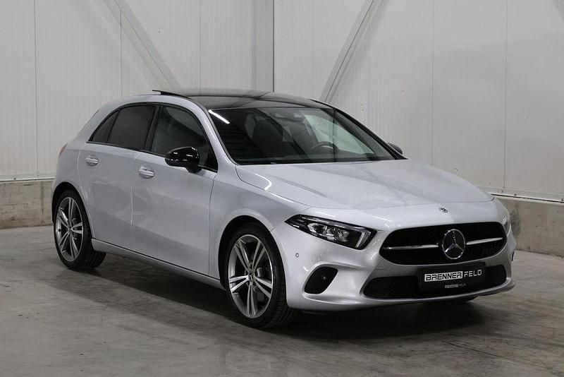 Grau Gebraucht 2021 Mercedes A250 Advantage Limousine | 28.500 € (Fairer Preis) - Bild 1/4