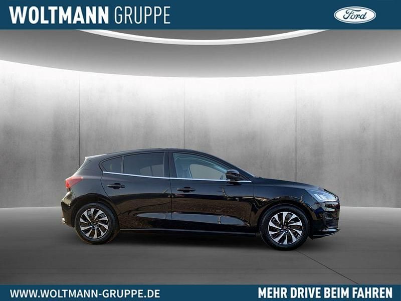 Neu Ford Focus Titanium 155 PS (114 kW) 2026 Schwarz Limousine