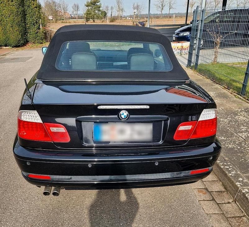 Gebraucht BMW 330 231 PS (169 kW) 2004 Schwarz Cabrio