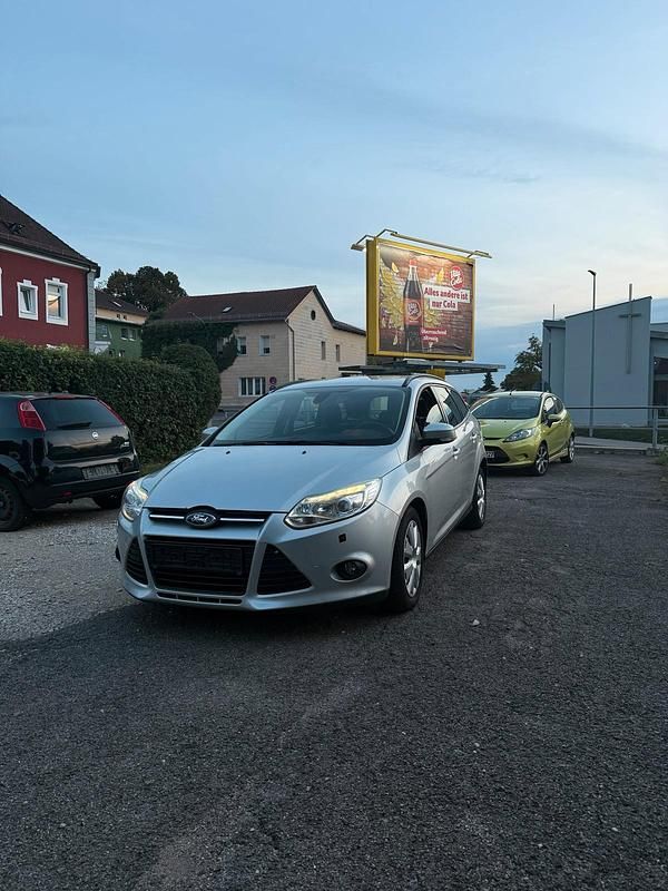 Silber Gebraucht 2013 Ford Focus Kombi | 3.000 € - Bild 1/4