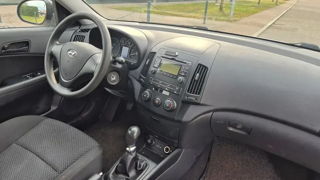 Gebraucht Hyundai i30 Edition+ 109 PS (80 kW) 2011 Weiß Limousine
