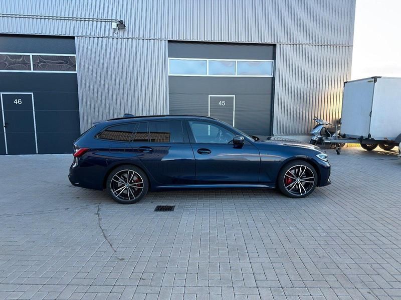 Gebraucht BMW 330e M Sport 292 PS (214 kW) 2021 Blau Kombi