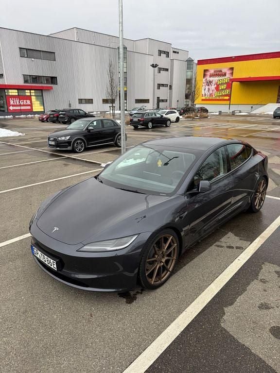 Grau Gebraucht 2024 Tesla Model 3 RWD Limousine | 35.500 € (Fairer Preis) - Bild 1/4