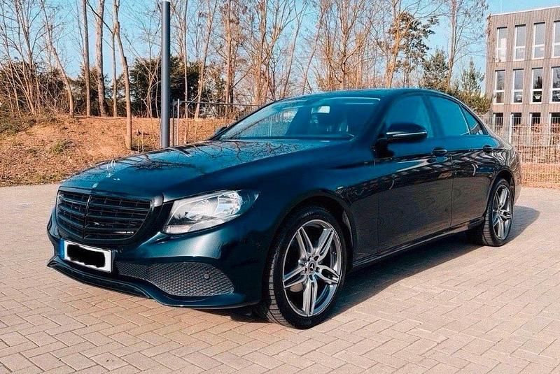 Usado Mercedes E220 AMG 194 HP (142 kW) 2016 Verde Sedan