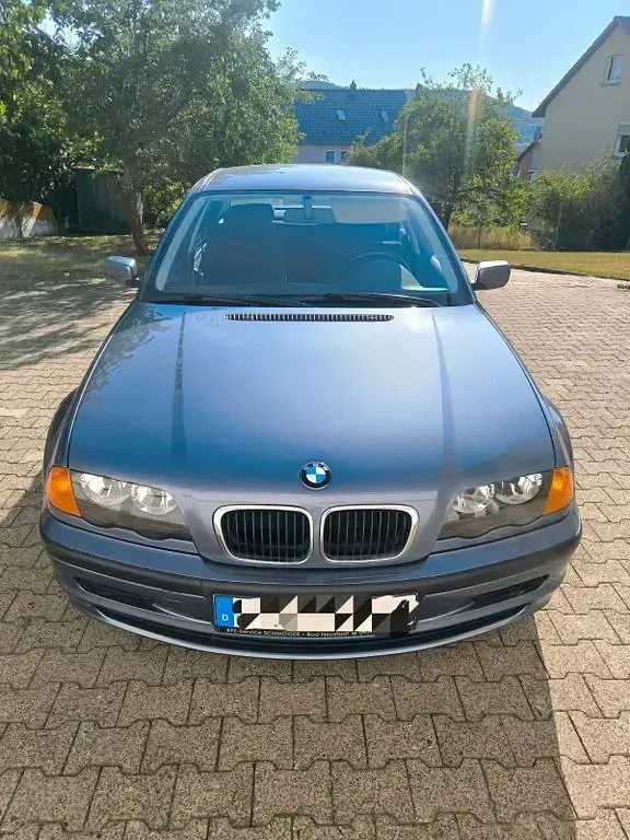 Gebraucht BMW 318 Basis 118 PS (86 kW) 1999 Blau Limousine