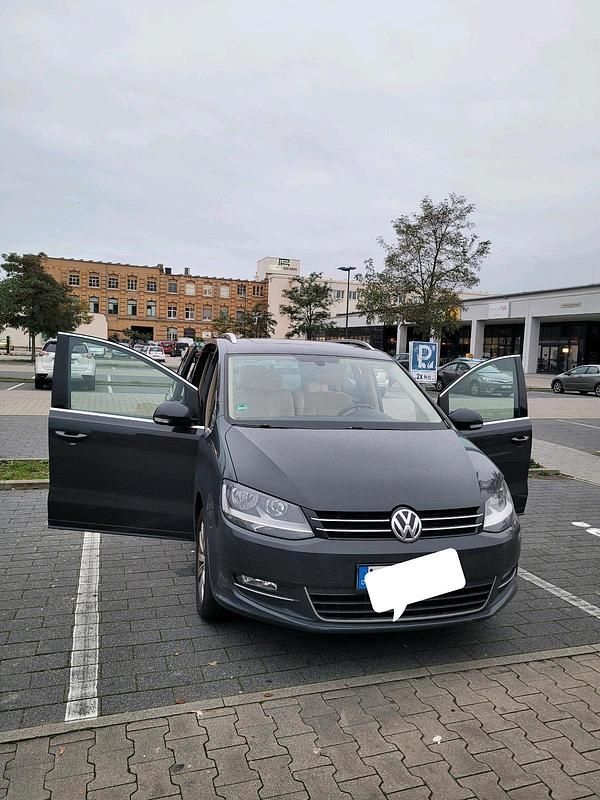 Grau Gebraucht 2017 VW Sharan Van / Kleinbus | 15.900 € (Superpreis) - Bild 1/4