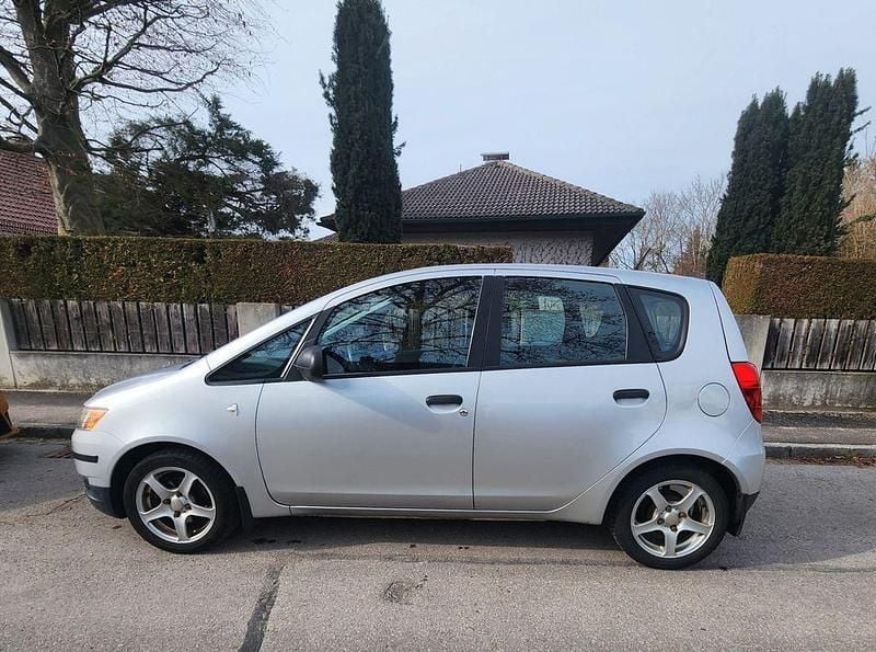 Gebraucht Mitsubishi Colt 75 PS (55 kW) 2009 Silber Kleinwagen