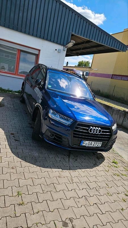 Blau Gebraucht 2018 Audi Q7 SUV | 29.999 € (Superpreis) - Bild 1/4