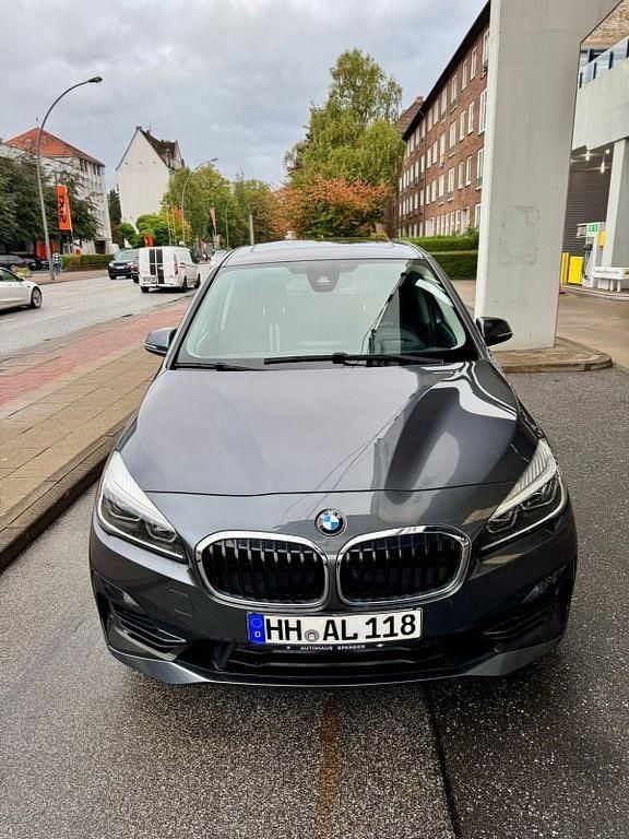 Grau Gebraucht 2019 BMW 220 Gran Tourer Performance Van / Kleinbus | 19.200 € (Superpreis) - Bild 1/4
