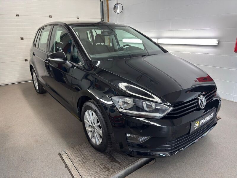 Schwarz Gebraucht 2015 VW Golf Sportsvan Trendline Van / Kleinbus | 9.450 € (Guter Preis) - Bild 1/4