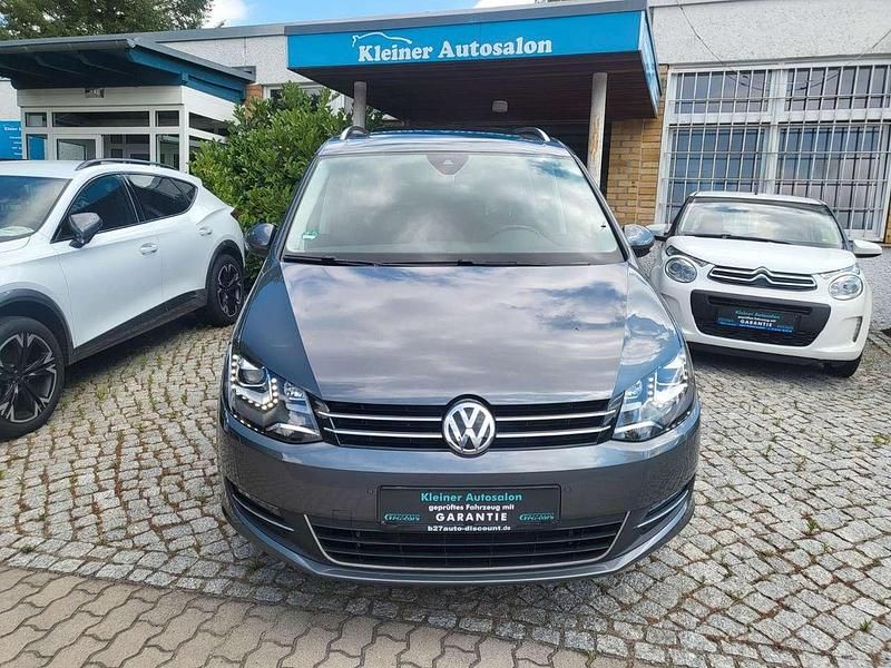Grau Gebraucht 2015 VW Sharan Highline Van / Kleinbus | 16.999 € (Fairer Preis) - Bild 1/3