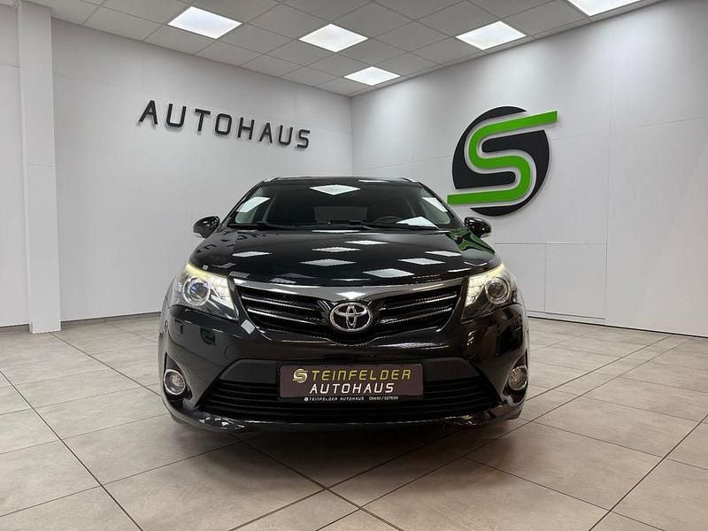 Gebraucht Toyota Avensis Life 147 PS (108 kW) 2013 Schwarz Kombi