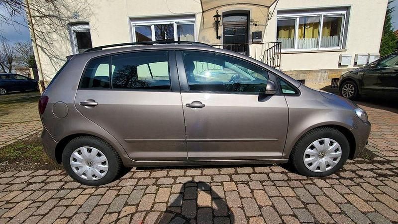 Gebraucht VW Golf Plus Cross Highline 122 PS (89 kW) 2011 Braun Van / Kleinbus