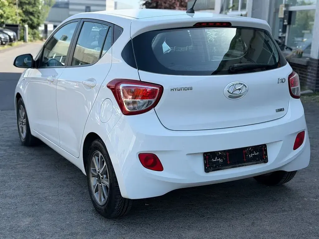 Gebraucht Hyundai i10 Intro Edition 87 PS (63 kW) 2014 Weiß Kleinwagen