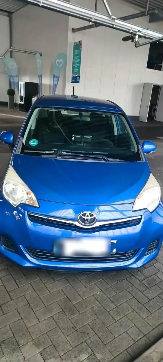 Gebraucht Toyota Verso-S 99 PS (72 kW) 2011 Blau Van / Kleinbus