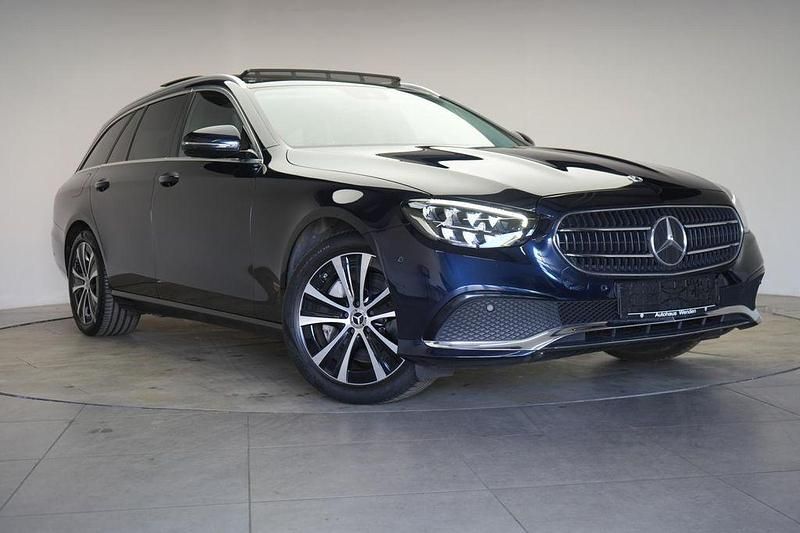 Gebraucht Mercedes E300 211 PS (155 kW) 2022 Blau Limousine
