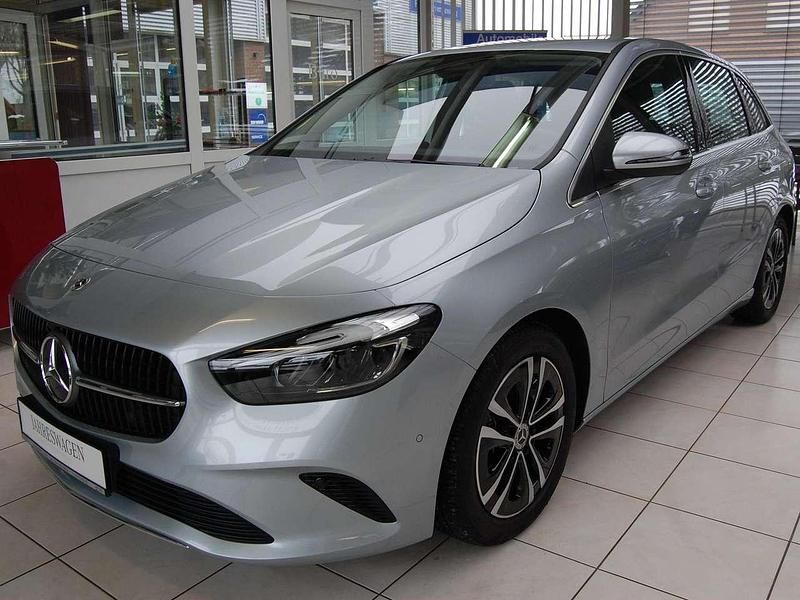 Hightechsilber metallic Gebraucht 2024 Mercedes B180 Progressive Van / Kleinbus | 29.500 € (Fairer Preis) - Bild 1/4
