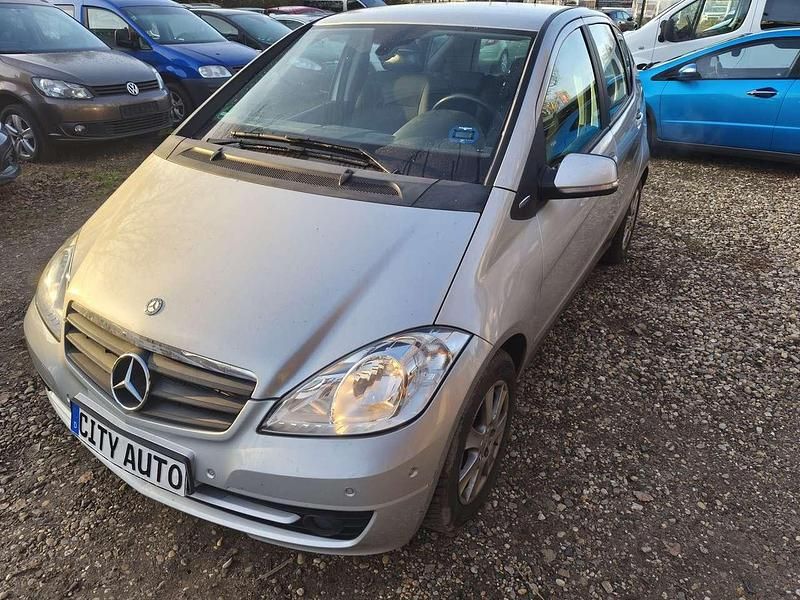 Gebraucht Mercedes A160 95 PS (69 kW) 2011 Polarsilber  metalliclack Kleinwagen