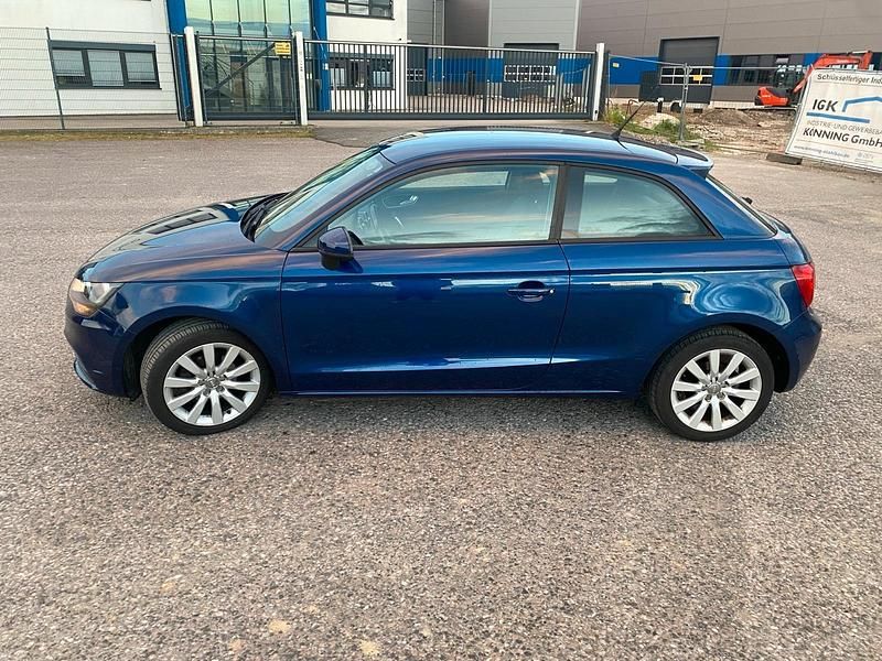 Gebraucht Audi A1 86 PS (63 kW) 2012 Blau Kleinwagen