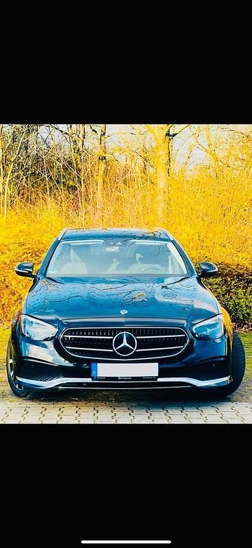 Schwarz Gebraucht 2021 Mercedes E300 Avantgarde Kombi | 22.990 € (Guter Preis) - Bild 1/4