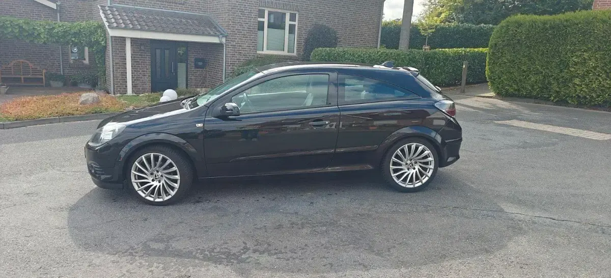 Gebraucht Opel Astra GTC 116 PS (85 kW) 2008 Schwarz Coupé