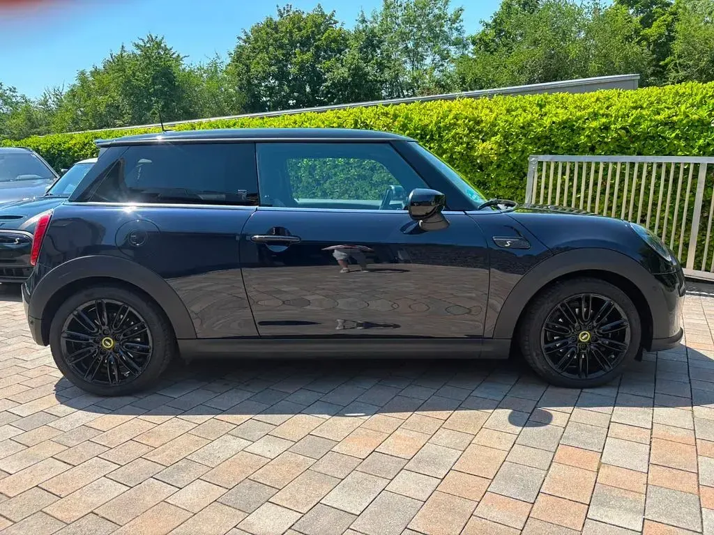 Gebraucht Mini Cooper SE 135 kW (184 PS) 2023 Enigmatic black Kleinwagen