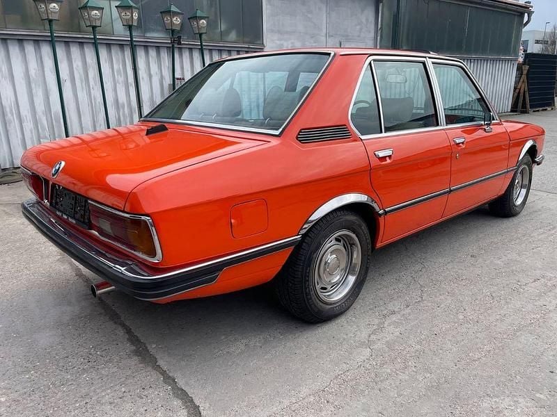 Second-hand BMW 525 150 CP (110 kW) 1977 Portocaliu Berlinǎ