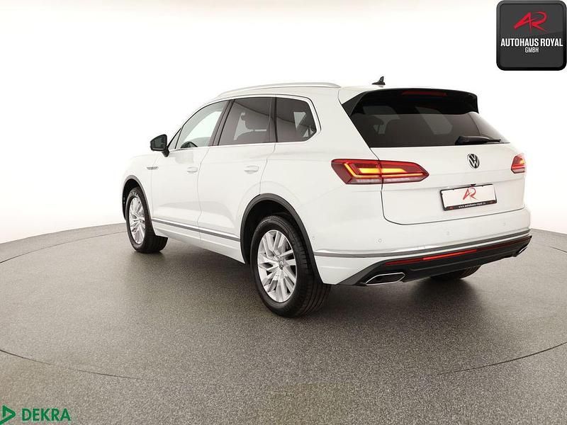 Gebraucht VW Touareg Elegance 231 PS (169 kW) 2022 Pure white SUV