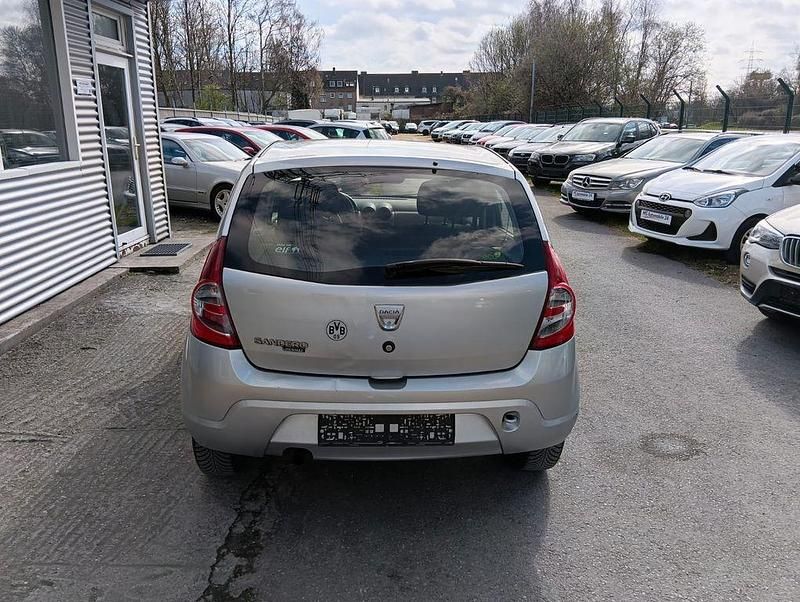 Gebraucht Dacia Sandero 75 PS (55 kW) 2009 Blau Limousine