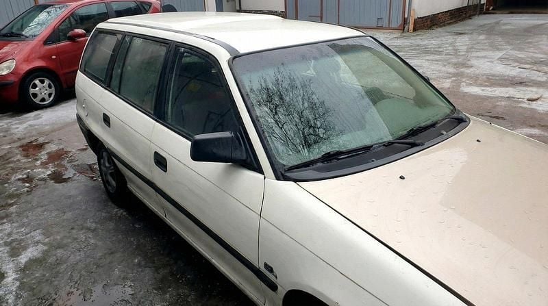 Używany Opel Astra 60 KM (44 kW) 1993 Kombi