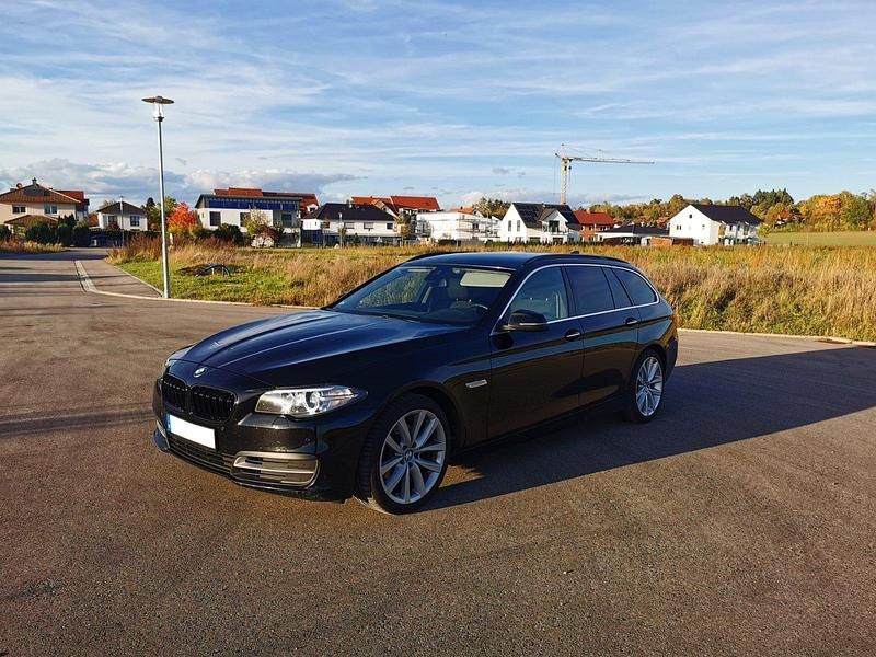 Schwarz Gebraucht 2016 BMW 520 Kombi | 14.499 € (Fairer Preis) - Bild 1/4