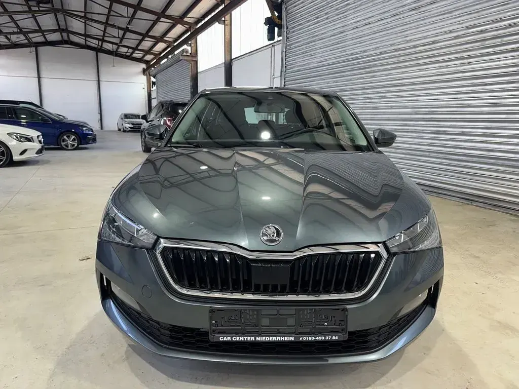 Gebraucht Skoda Scala Active 116 PS (85 kW) 2019 Grau Kleinwagen