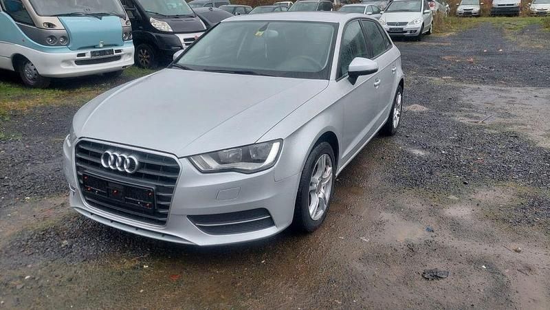Silber Gebraucht 2013 Audi A3 Sportback Attraction Kleinwagen | 6.000 € - Bild 1/4