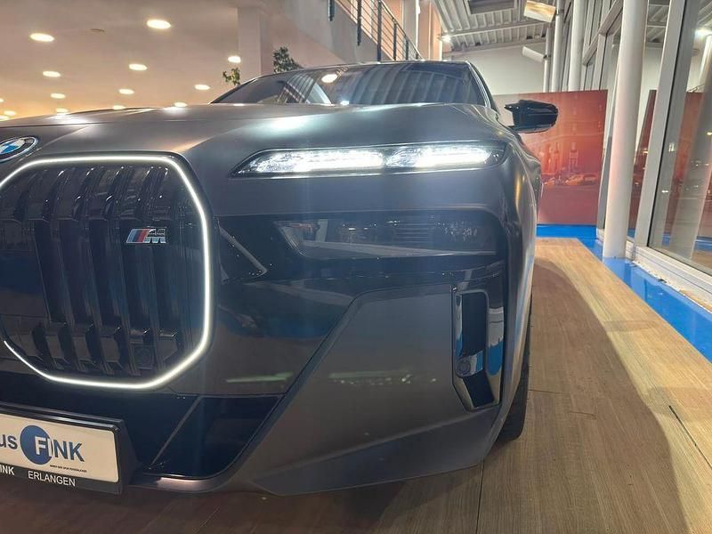 Gebraucht BMW M760e Performance 381 PS (280 kW) 2023 Grau Limousine