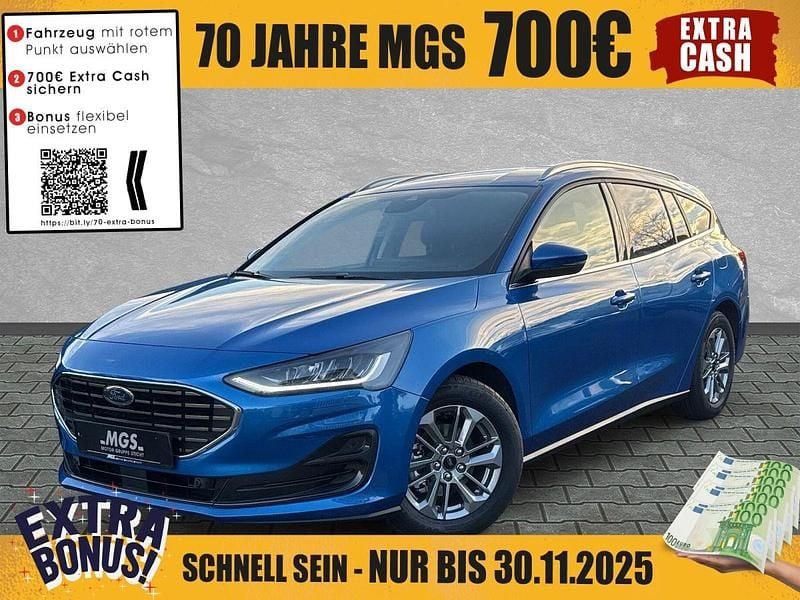 Desert island blue metallic Neu 2025 Ford Focus Titanium Limousine | 26.484 € (Superpreis) - Bild 1/4
