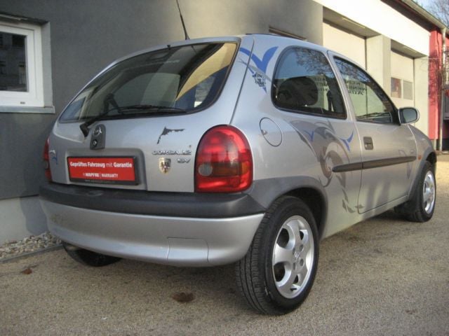 Gebraucht Opel Corsa Edition 65 PS (47 kW) 2000 Silber metallic Kleinwagen