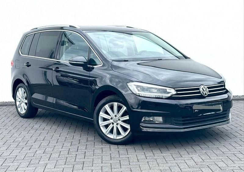 Schwarz Gebraucht 2015 VW Touran Highline Van / Kleinbus | 15.000 € (Etwas zu teuer) - Bild 1/4